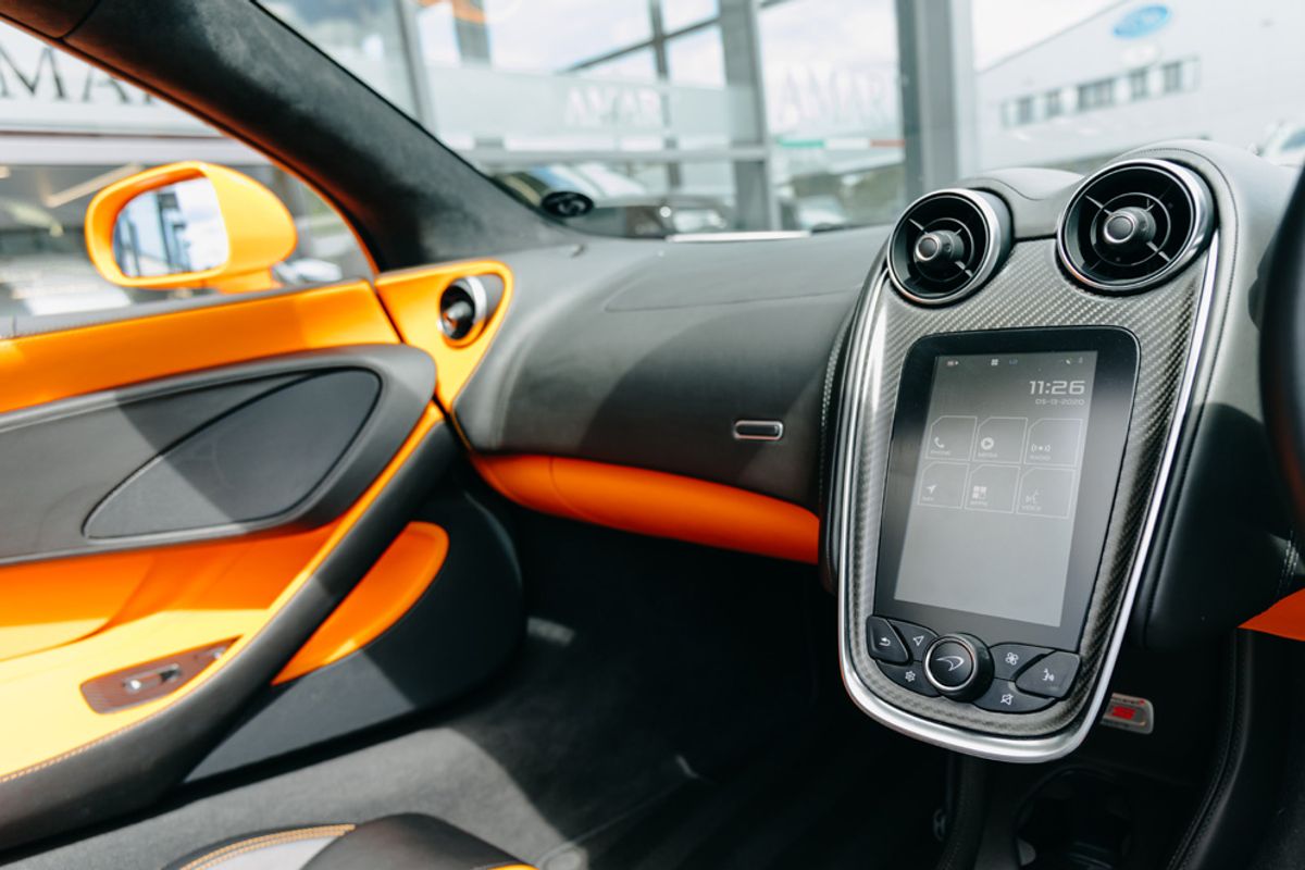 MCLAREN 570S V8 SSG CONVERTIBLE 3.8 V8 SSG 2DR SEMI AUTOMATIC