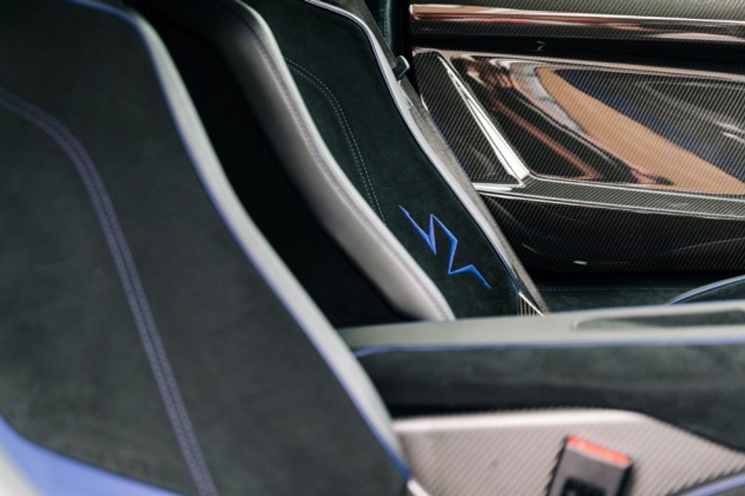 LAMBORGHINI AVENTADOR COUPE 6.5 LP 750-4 SUPERVELOCE 2DR SEMI AUTOMATIC