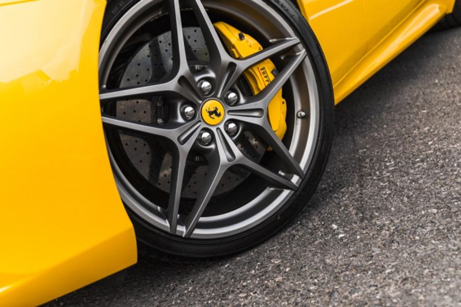 FERRARI CALIFORNIA CONVERTIBLE 3.9 DD 2DR SEMI AUTOMATIC
