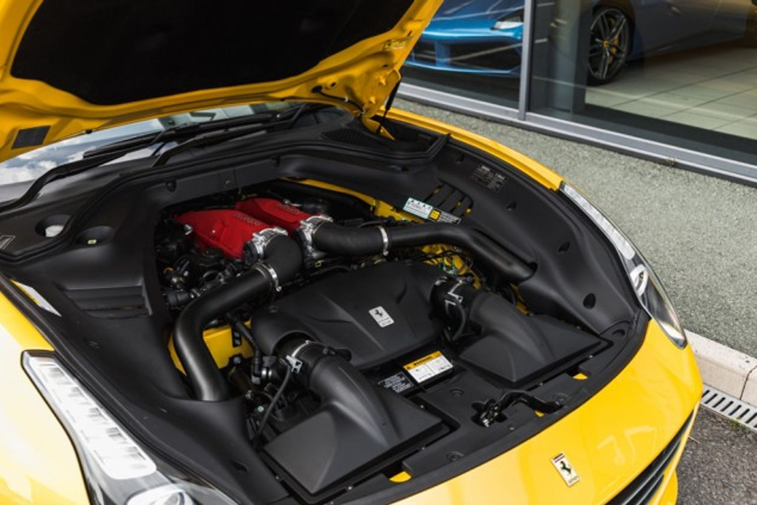 FERRARI CALIFORNIA CONVERTIBLE 3.9 DD 2DR SEMI AUTOMATIC
