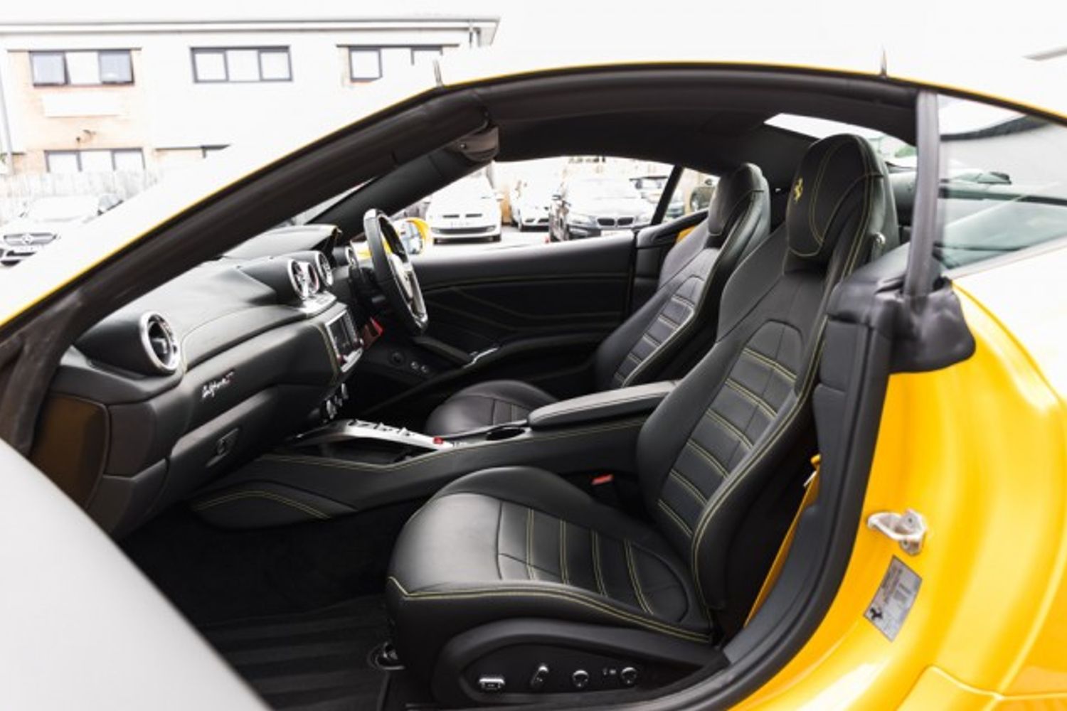 FERRARI CALIFORNIA CONVERTIBLE 3.9 DD 2DR SEMI AUTOMATIC
