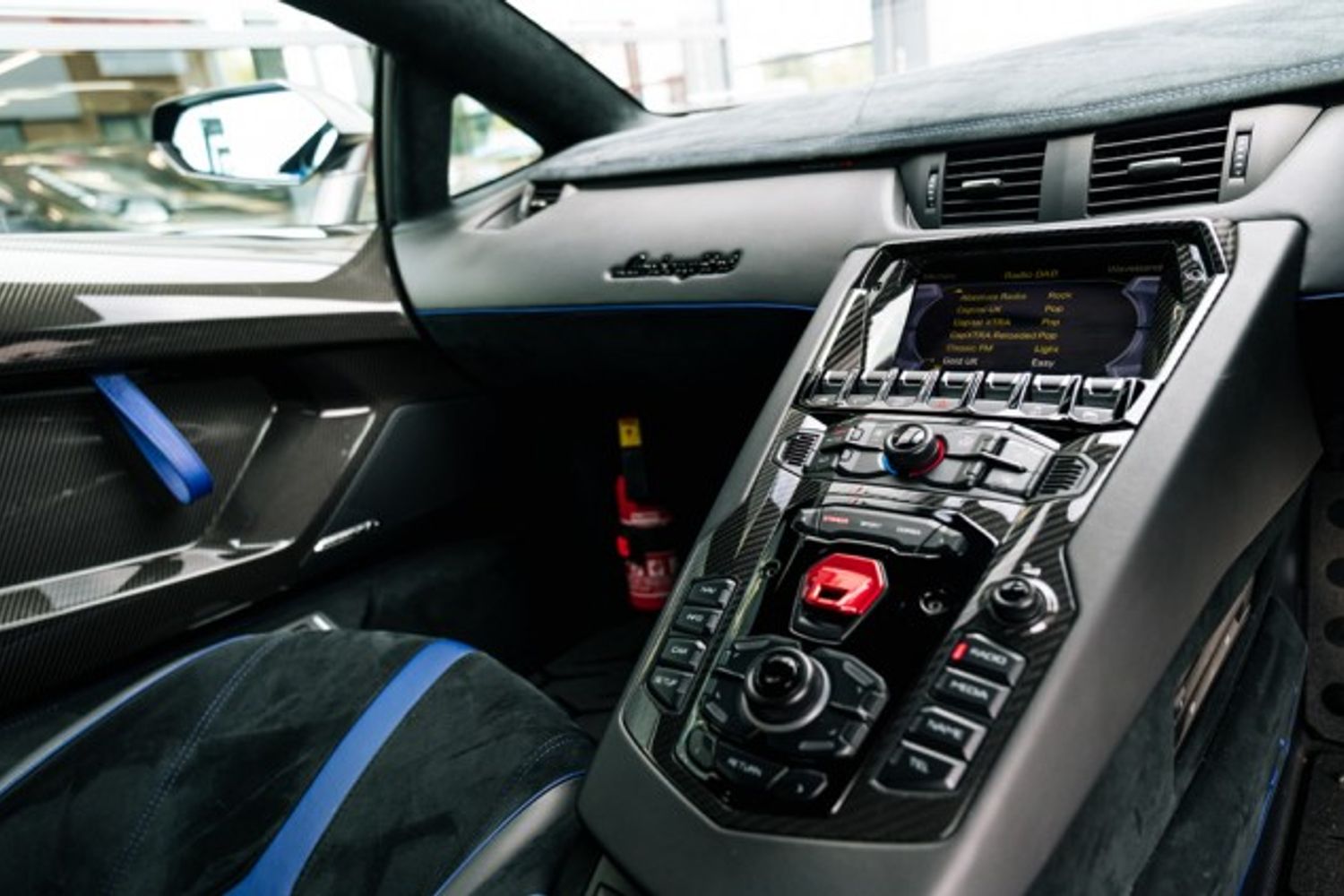 LAMBORGHINI AVENTADOR COUPE 6.5 LP 750-4 SUPERVELOCE 2DR SEMI AUTOMATIC