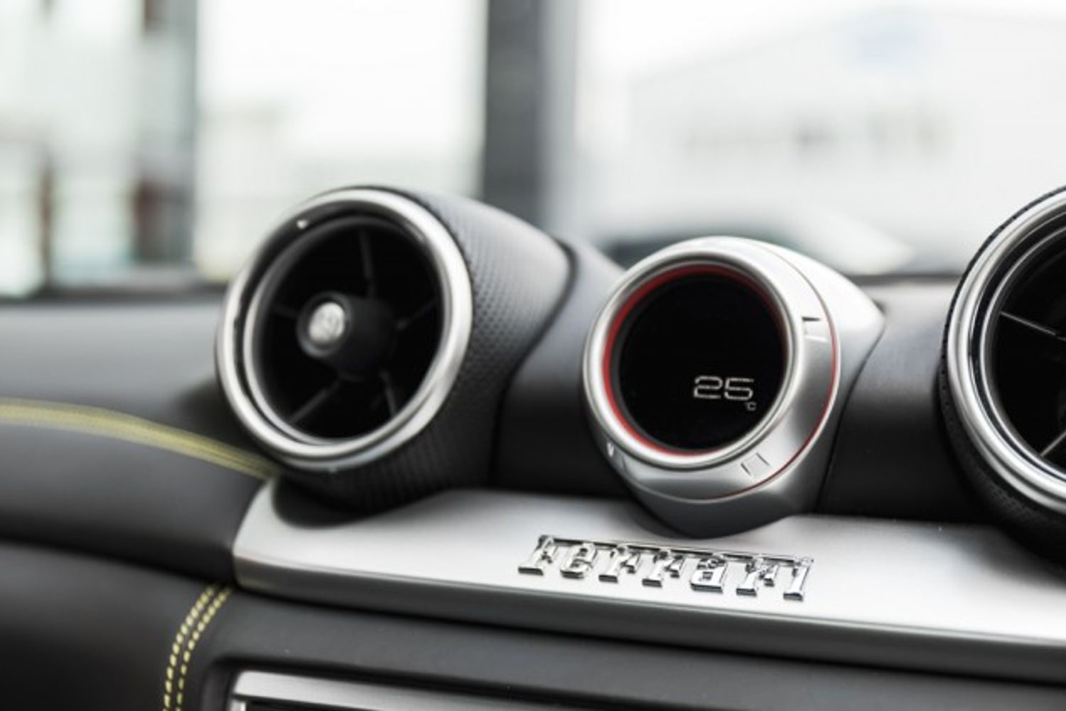 FERRARI CALIFORNIA CONVERTIBLE 3.9 DD 2DR SEMI AUTOMATIC