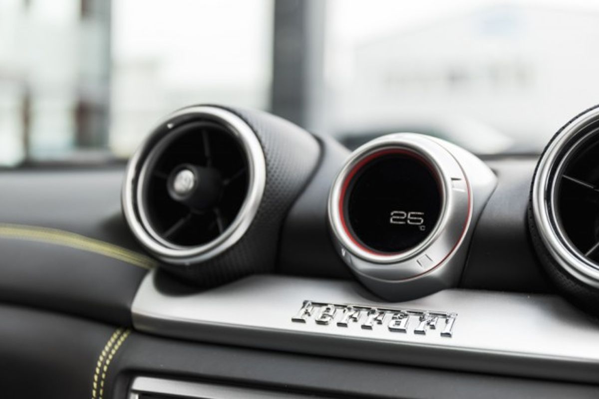 FERRARI CALIFORNIA CONVERTIBLE 3.9 DD 2DR SEMI AUTOMATIC