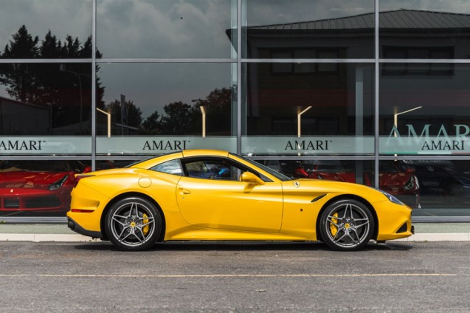 FERRARI CALIFORNIA CONVERTIBLE 3.9 DD 2DR SEMI AUTOMATIC