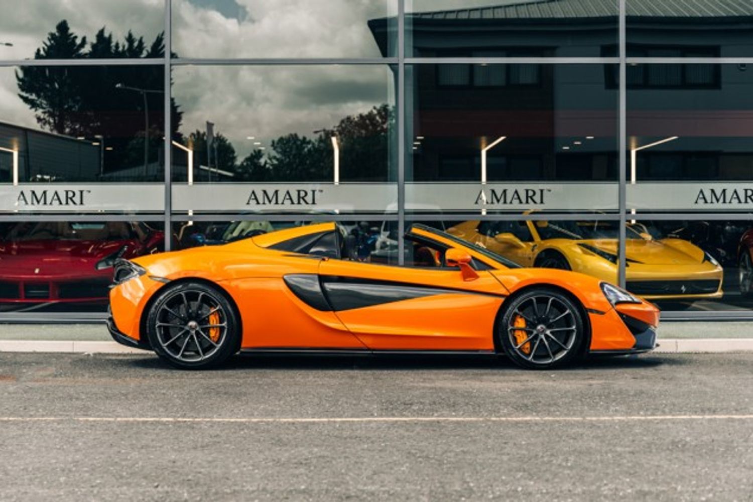 MCLAREN 570S V8 SSG CONVERTIBLE 3.8 V8 SSG 2DR SEMI AUTOMATIC
