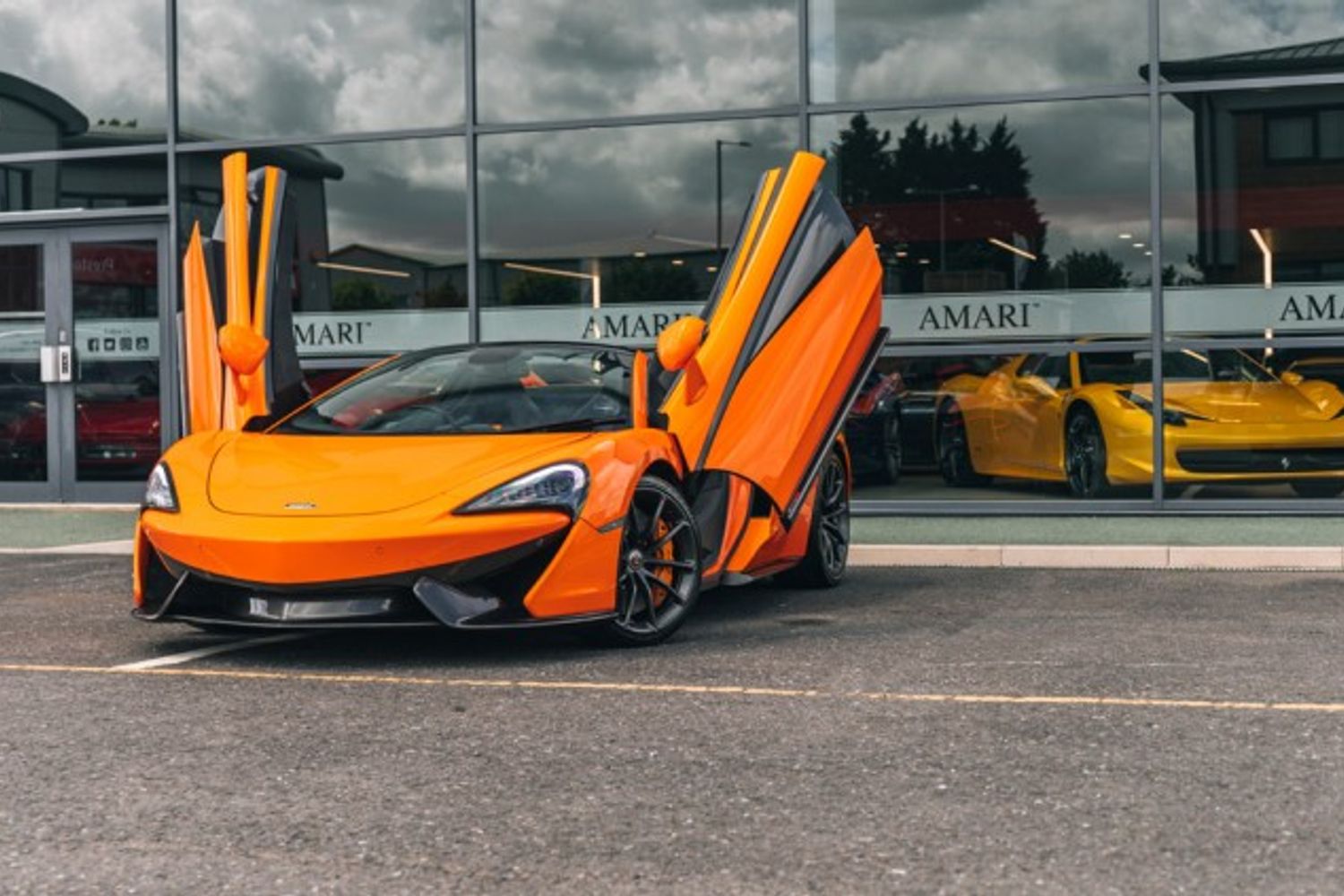 MCLAREN 570S V8 SSG CONVERTIBLE 3.8 V8 SSG 2DR SEMI AUTOMATIC