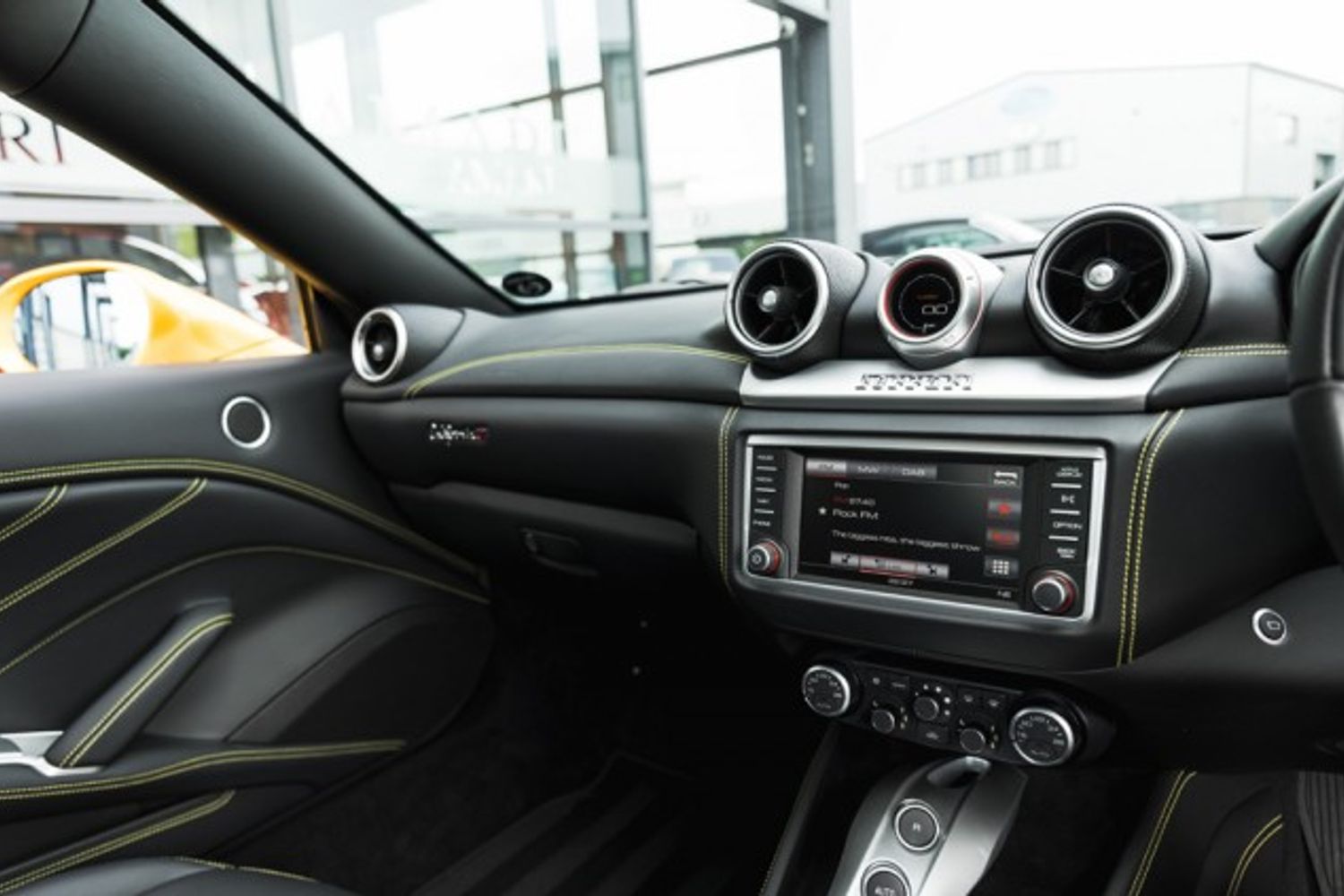 FERRARI CALIFORNIA CONVERTIBLE 3.9 DD 2DR SEMI AUTOMATIC