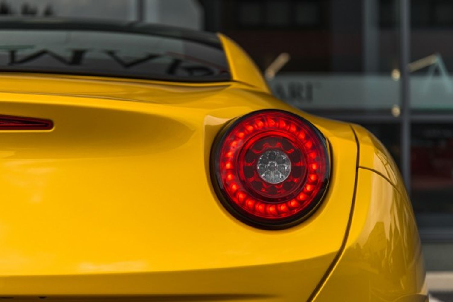 FERRARI CALIFORNIA CONVERTIBLE 3.9 DD 2DR SEMI AUTOMATIC