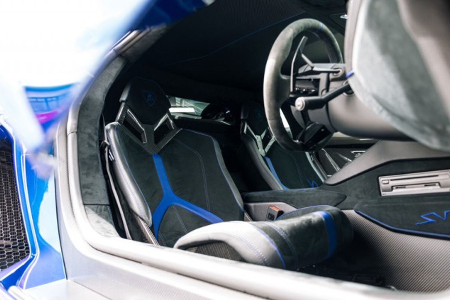 LAMBORGHINI AVENTADOR COUPE 6.5 LP 750-4 SUPERVELOCE 2DR SEMI AUTOMATIC