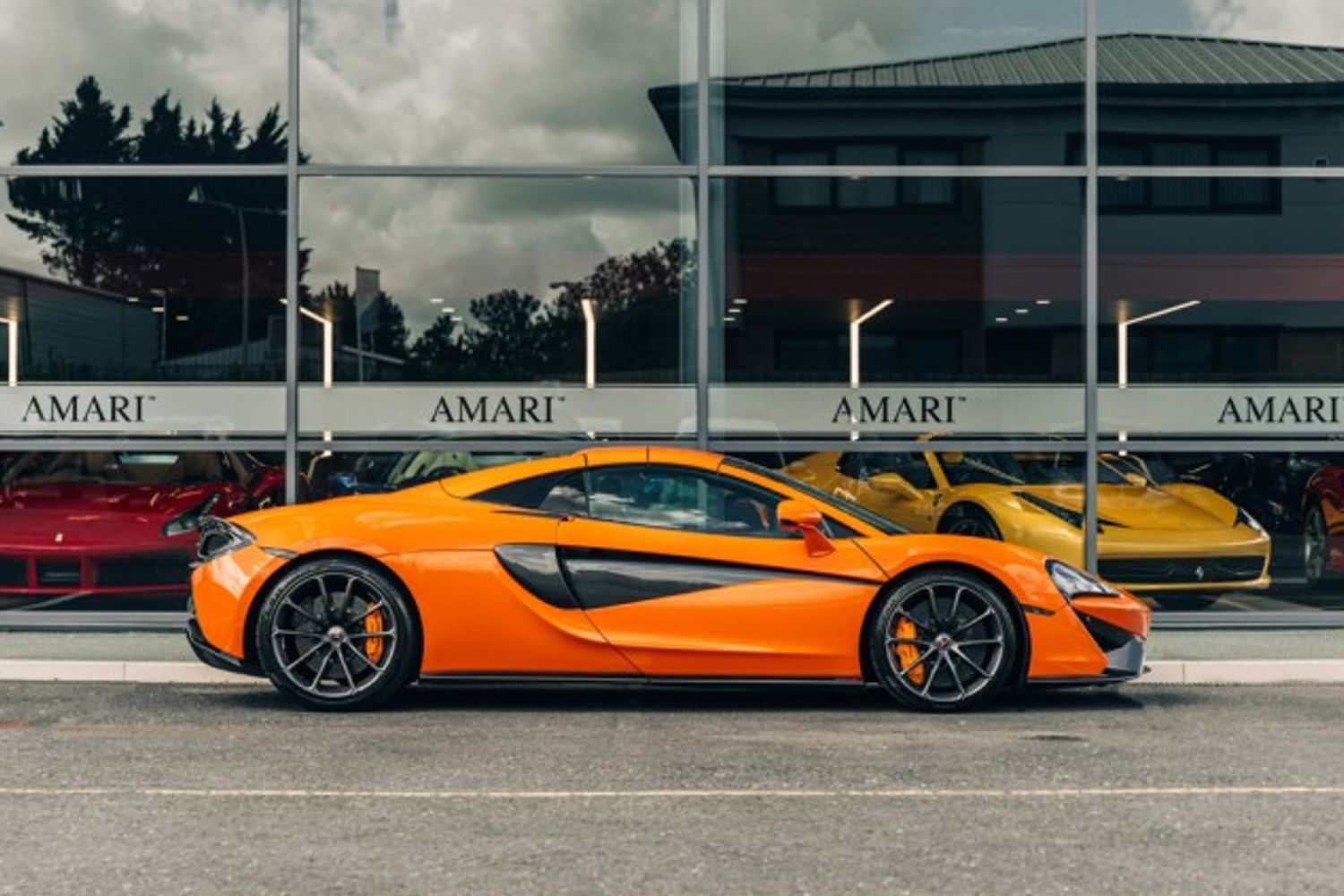 MCLAREN 570S V8 SSG CONVERTIBLE 3.8 V8 SSG 2DR SEMI AUTOMATIC