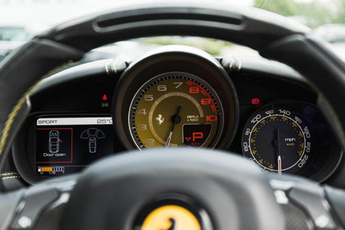 FERRARI CALIFORNIA CONVERTIBLE 3.9 DD 2DR SEMI AUTOMATIC