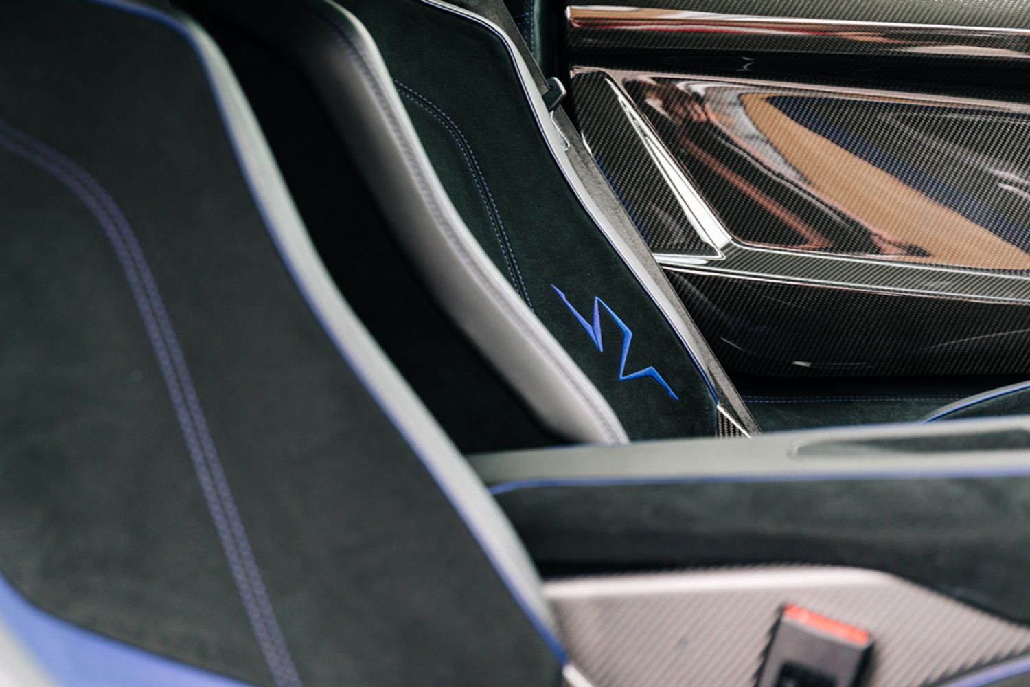 LAMBORGHINI AVENTADOR COUPE 6.5 LP 750-4 SUPERVELOCE 2DR SEMI AUTOMATIC