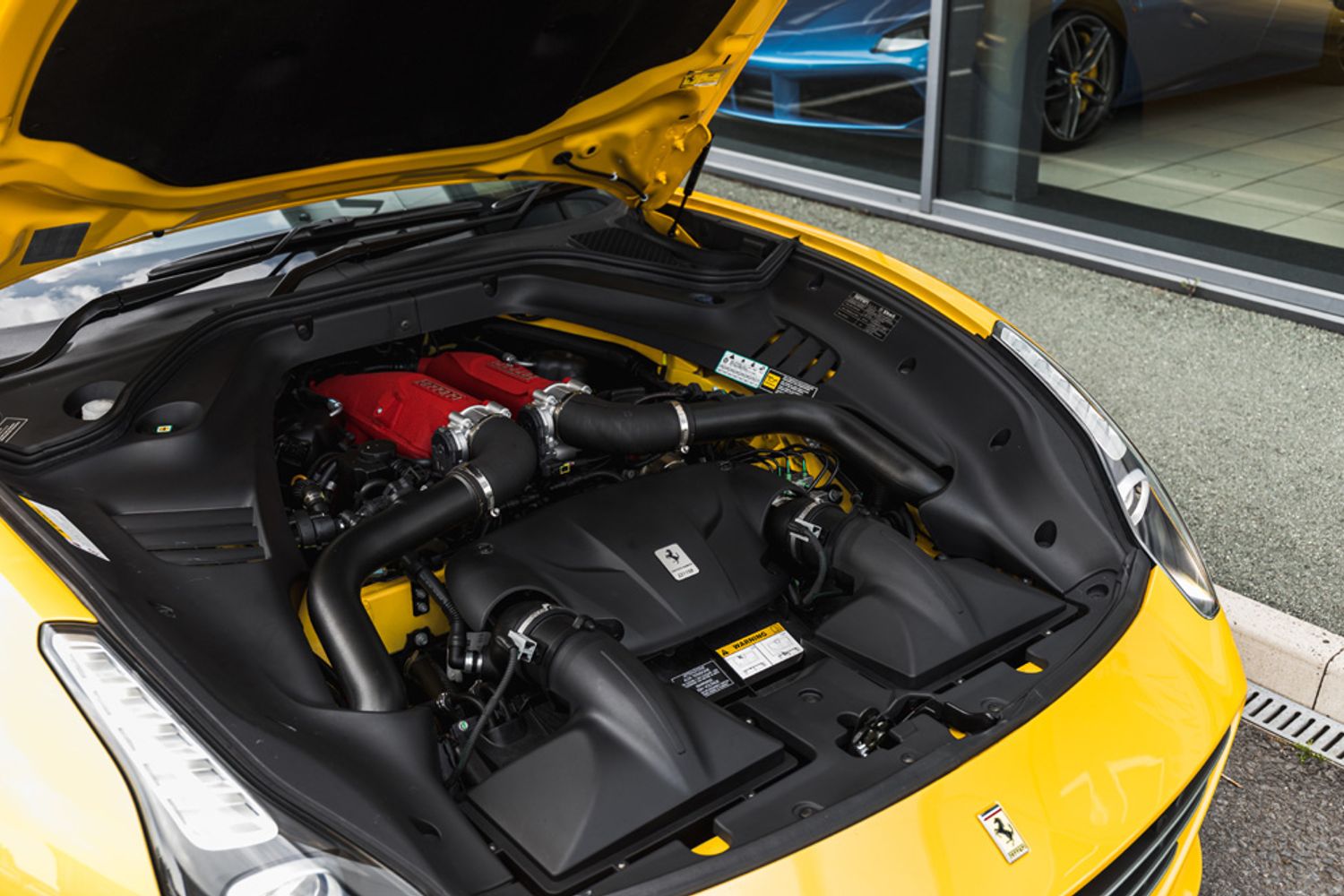 FERRARI CALIFORNIA CONVERTIBLE 3.9 DD 2DR SEMI AUTOMATIC