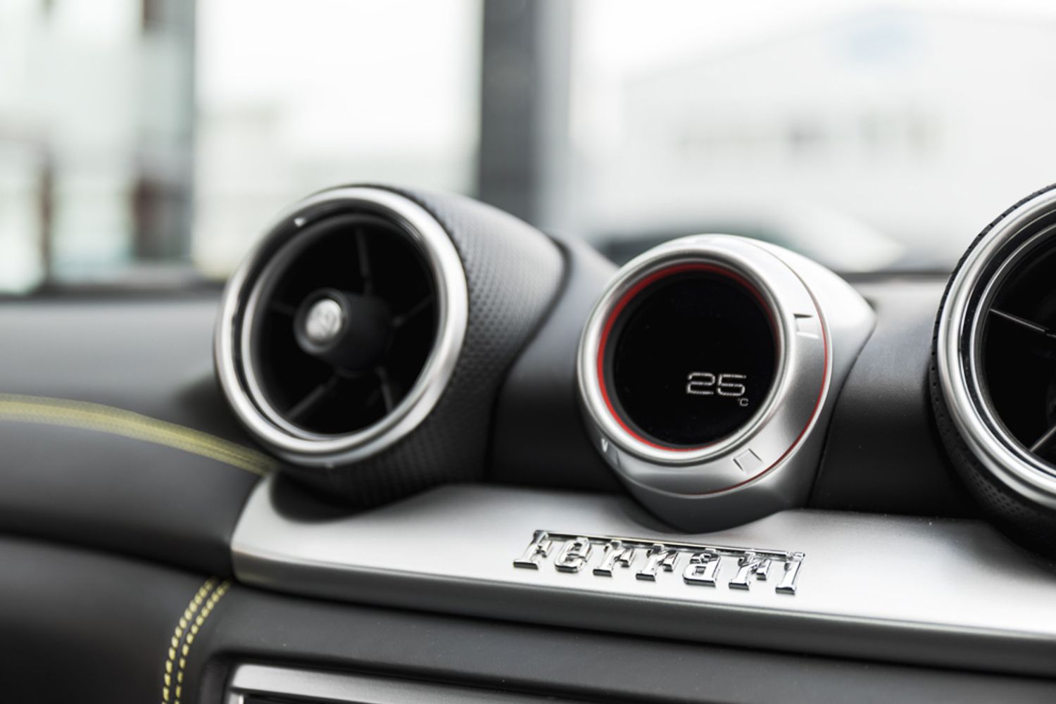 FERRARI CALIFORNIA CONVERTIBLE 3.9 DD 2DR SEMI AUTOMATIC