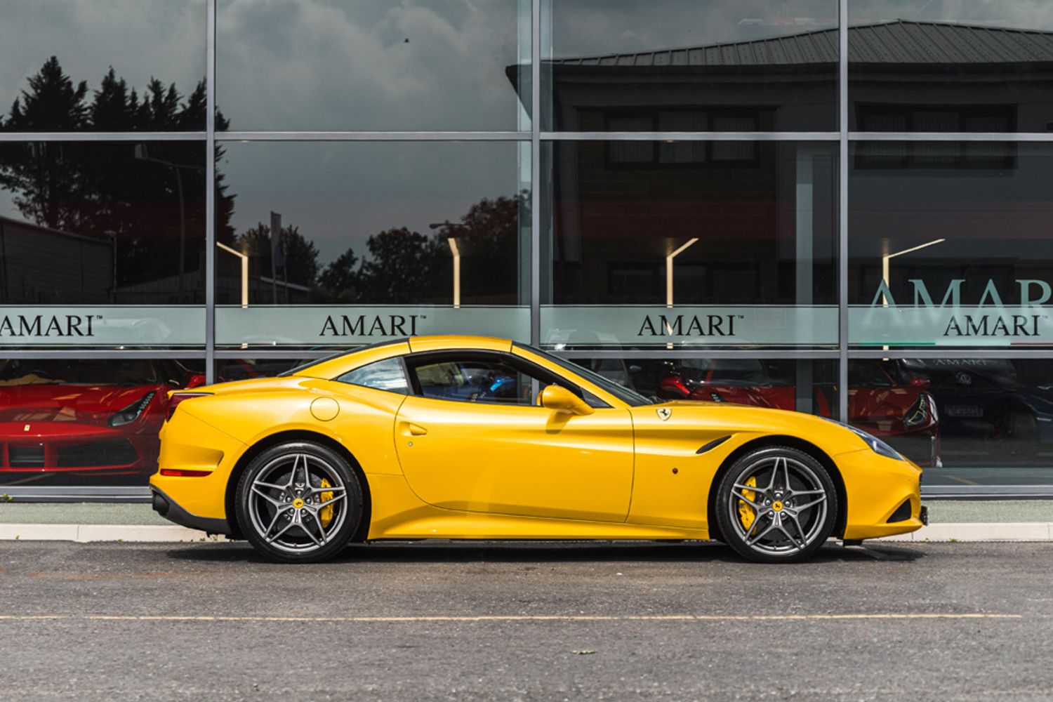 FERRARI CALIFORNIA CONVERTIBLE 3.9 DD 2DR SEMI AUTOMATIC