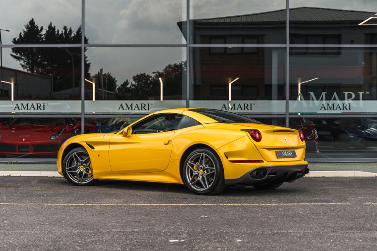 FERRARI CALIFORNIA CONVERTIBLE 3.9 DD 2DR SEMI AUTOMATIC
