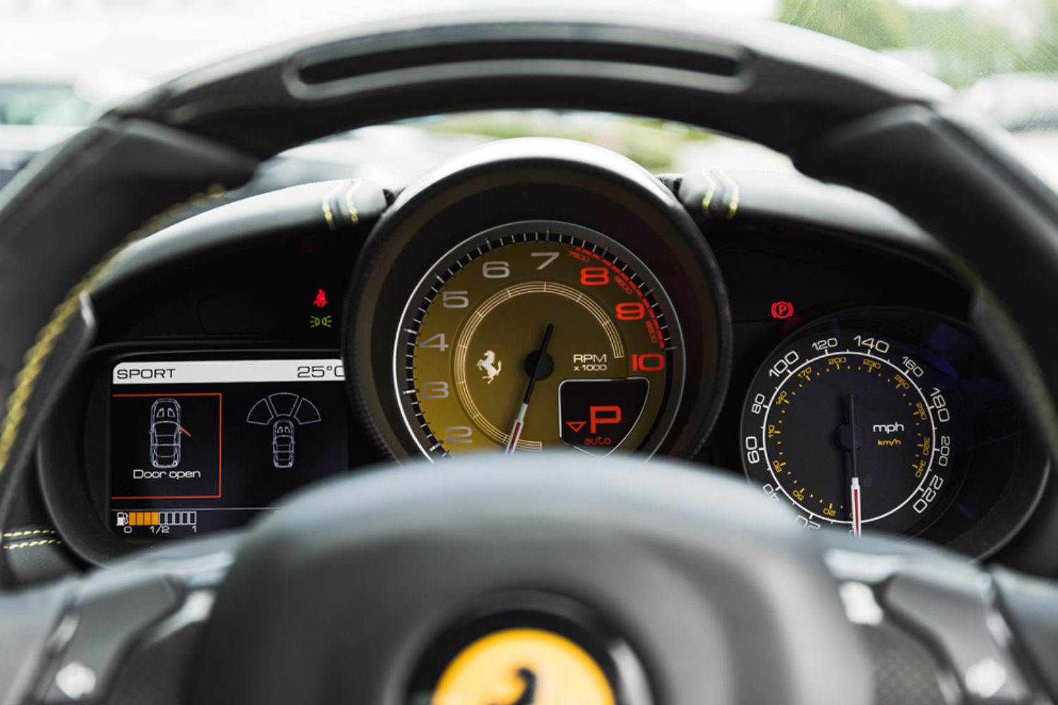 FERRARI CALIFORNIA CONVERTIBLE 3.9 DD 2DR SEMI AUTOMATIC
