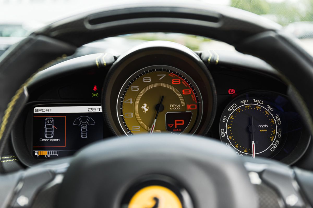 FERRARI CALIFORNIA CONVERTIBLE 3.9 DD 2DR SEMI AUTOMATIC