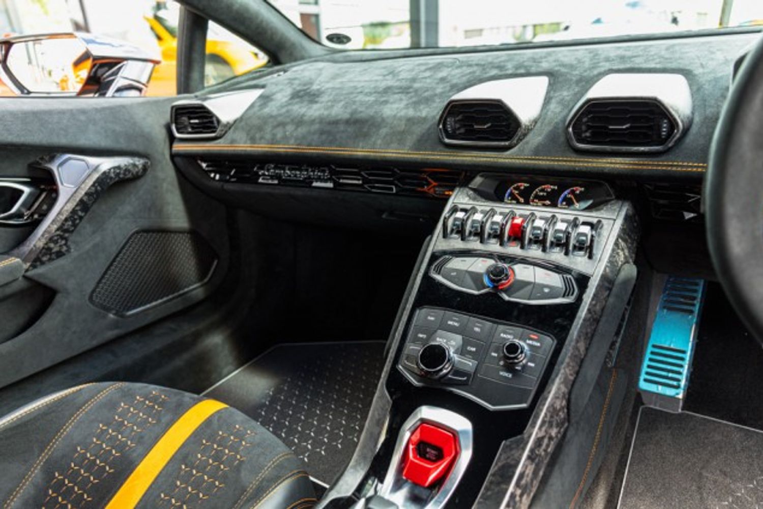 LAMBORGHINI HURACAN COUPE 5.2 LP 640-4 PERFORMANTE 2DR SEMI AUTOMATIC