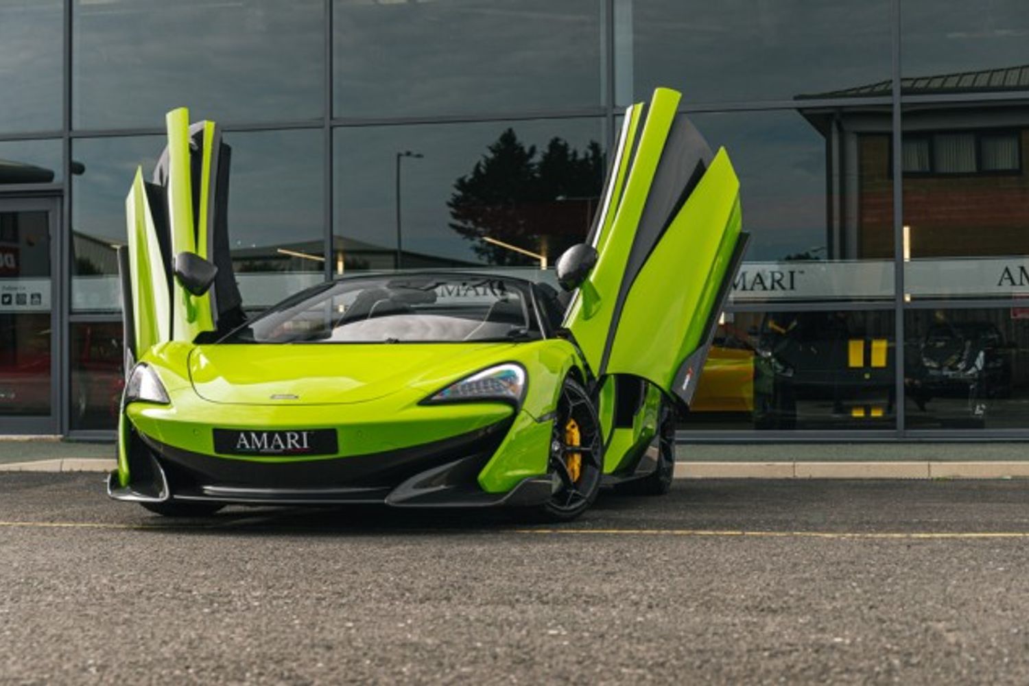 MCLAREN 600LT V8 SSG CONVERTIBLE 3.8 V8 SSG 2DR SEMI AUTOMATIC