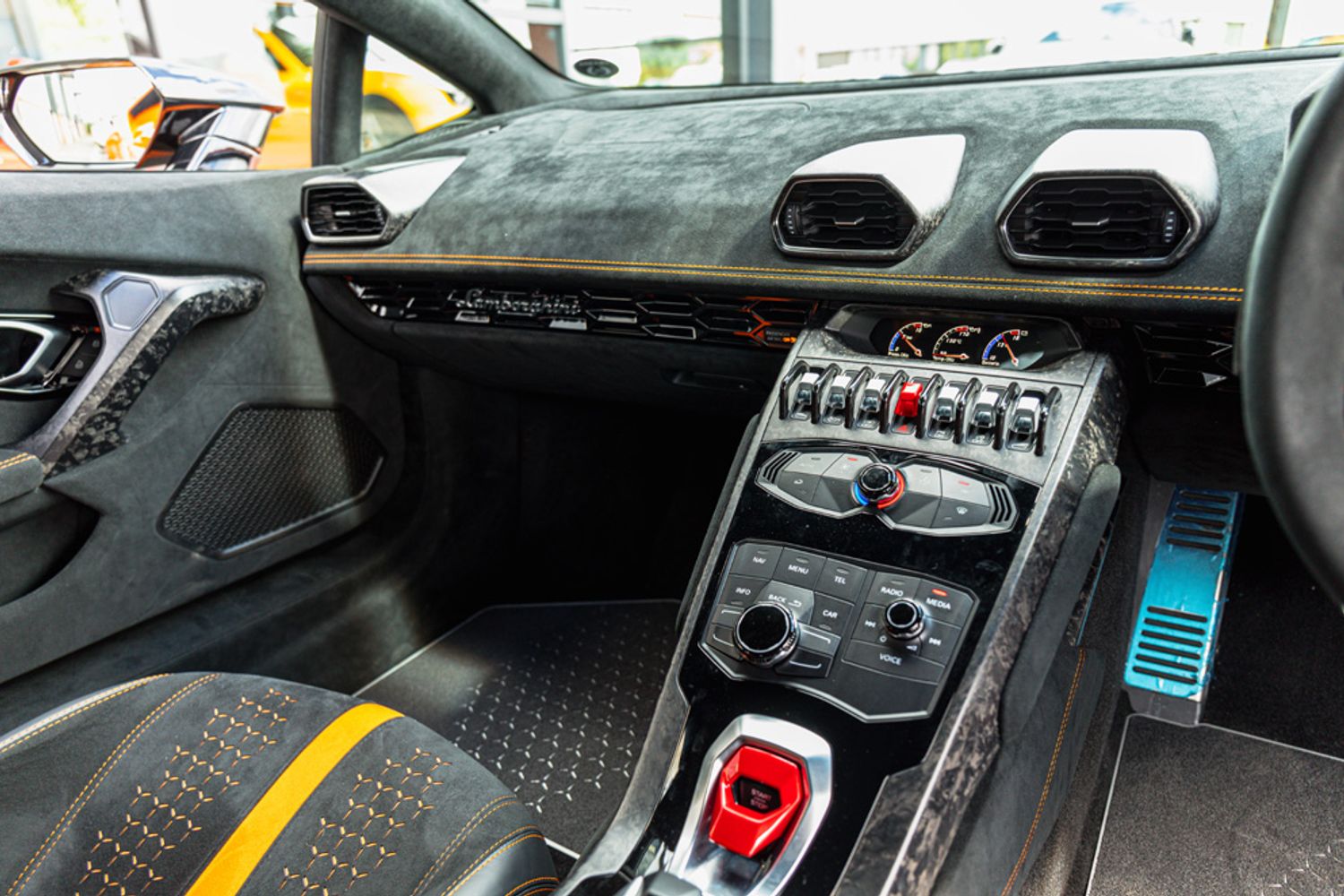 LAMBORGHINI HURACAN COUPE 5.2 LP 640-4 PERFORMANTE 2DR SEMI AUTOMATIC