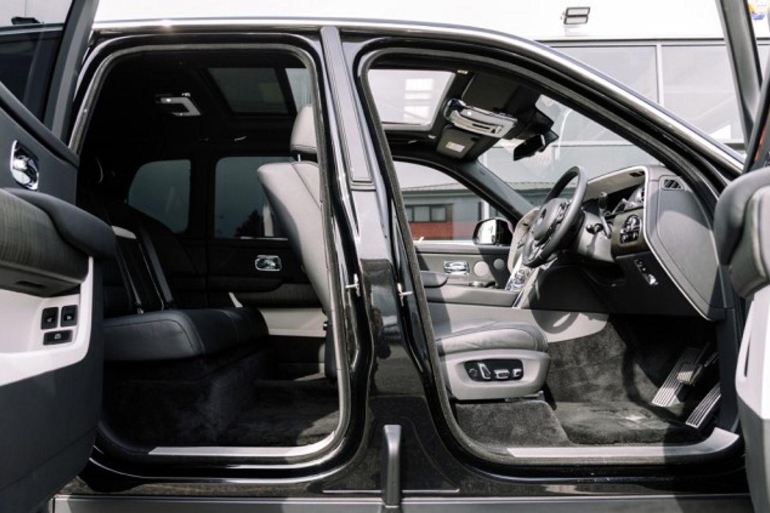 ROLLS-ROYCE CULLINAN ESTATE 6.7 V12 5DR AUTOMATIC