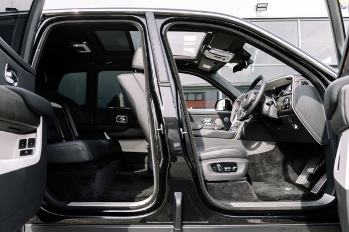 ROLLS-ROYCE CULLINAN ESTATE 6.7 V12 5DR AUTOMATIC