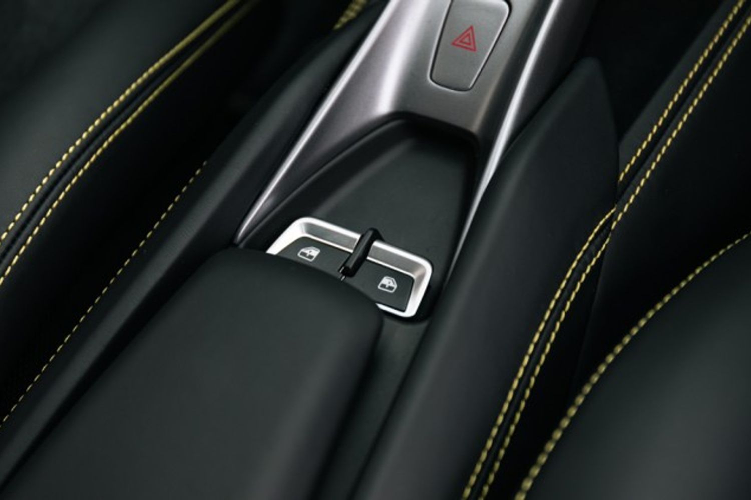 FERRARI F8 TRIBUTO COUPE 3.9 TRIBUTO 2DR SEMI AUTOMATIC