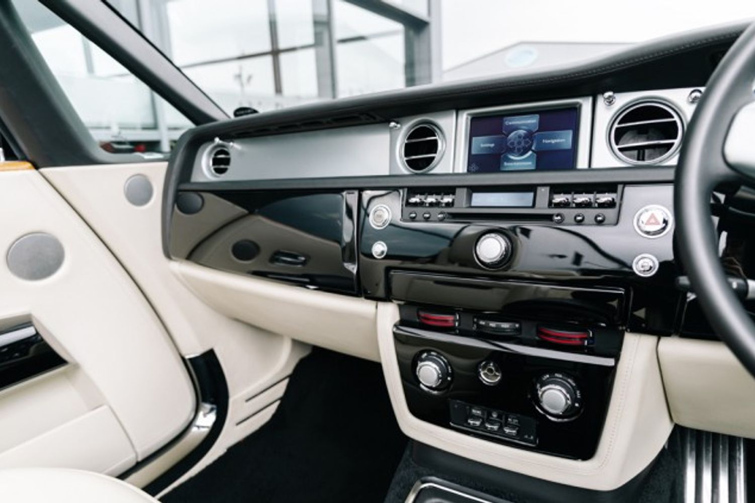 ROLLS-ROYCE PHANTOM CONVERTIBLE 6.7 PHANTOM DROPHEAD COUPE 2DR AUTOMATIC