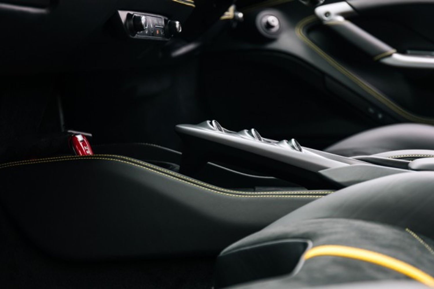 FERRARI F8 TRIBUTO COUPE 3.9 TRIBUTO 2DR SEMI AUTOMATIC