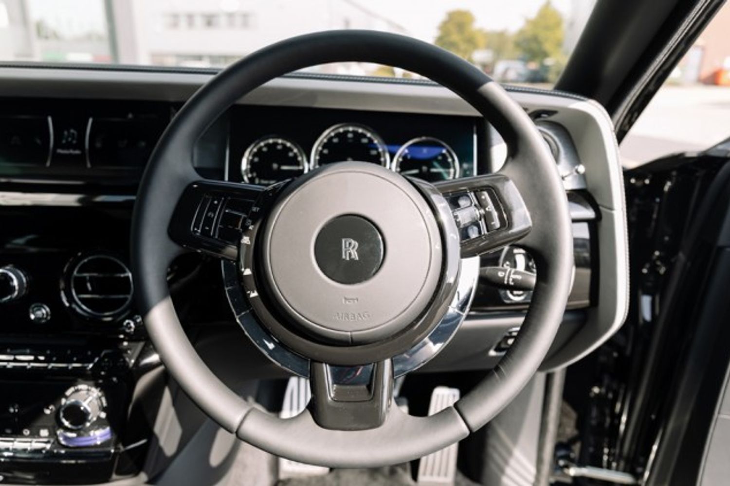 ROLLS-ROYCE PHANTOM COUPE 6.7 V12 SWB 2DR AUTOMATIC