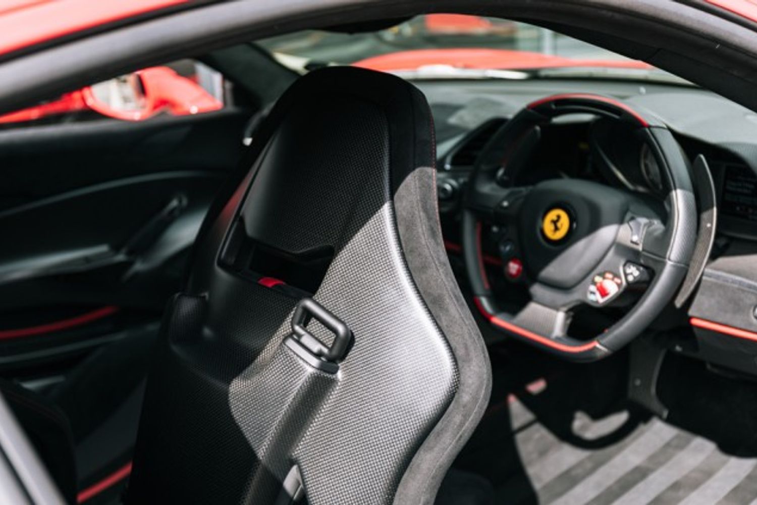 Ferrari 488 Pista Coupe 3.9 VS 2DR SEMI AUTOMATIC