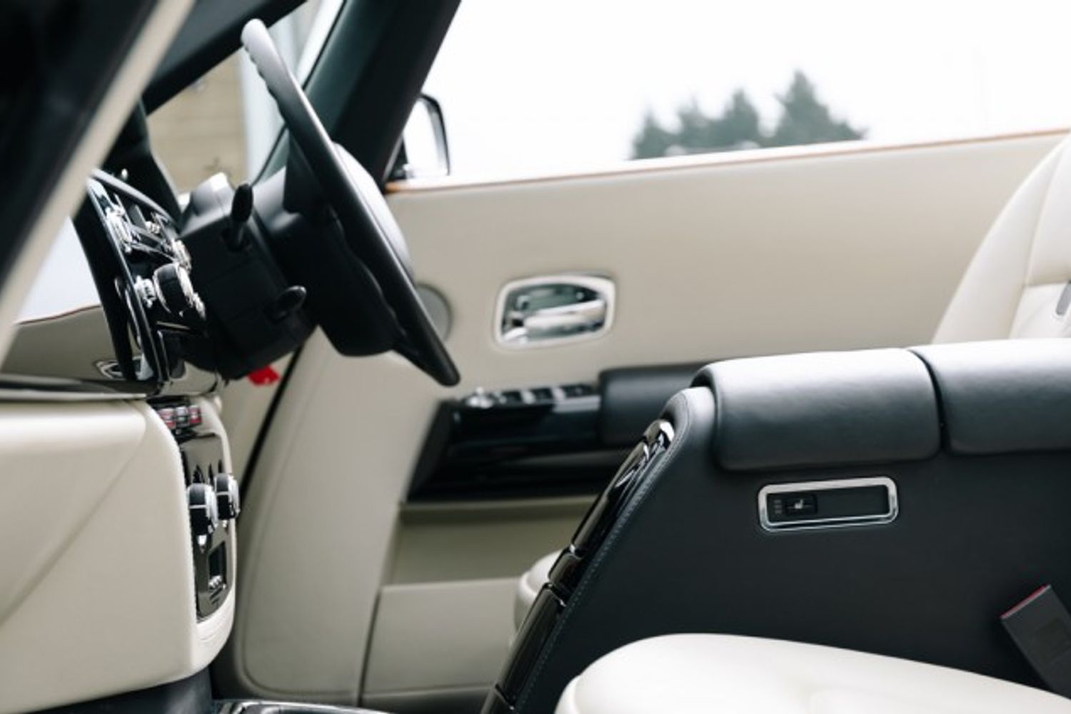 ROLLS-ROYCE PHANTOM CONVERTIBLE 6.7 PHANTOM DROPHEAD COUPE 2DR AUTOMATIC