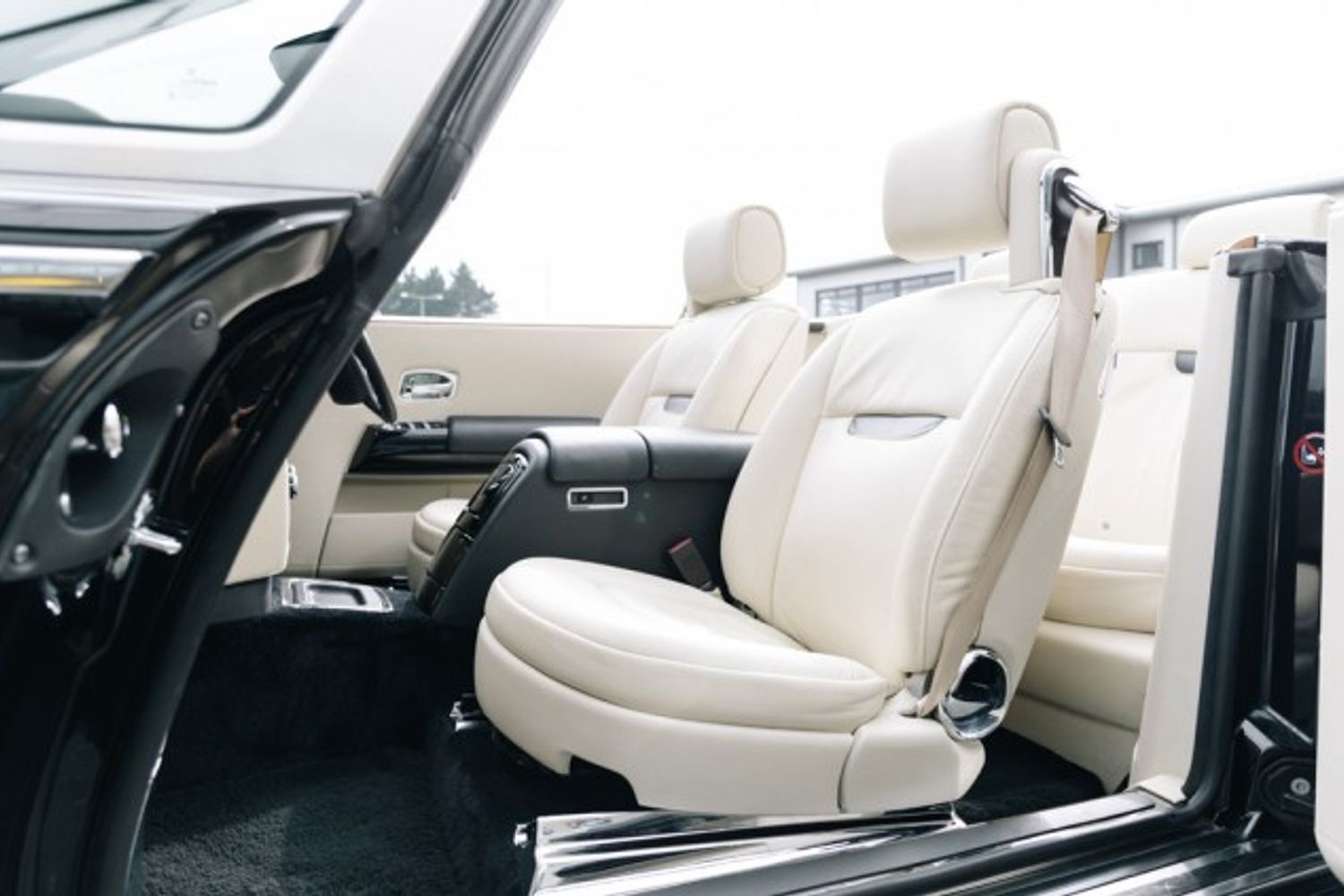 ROLLS-ROYCE PHANTOM CONVERTIBLE 6.7 PHANTOM DROPHEAD COUPE 2DR AUTOMATIC