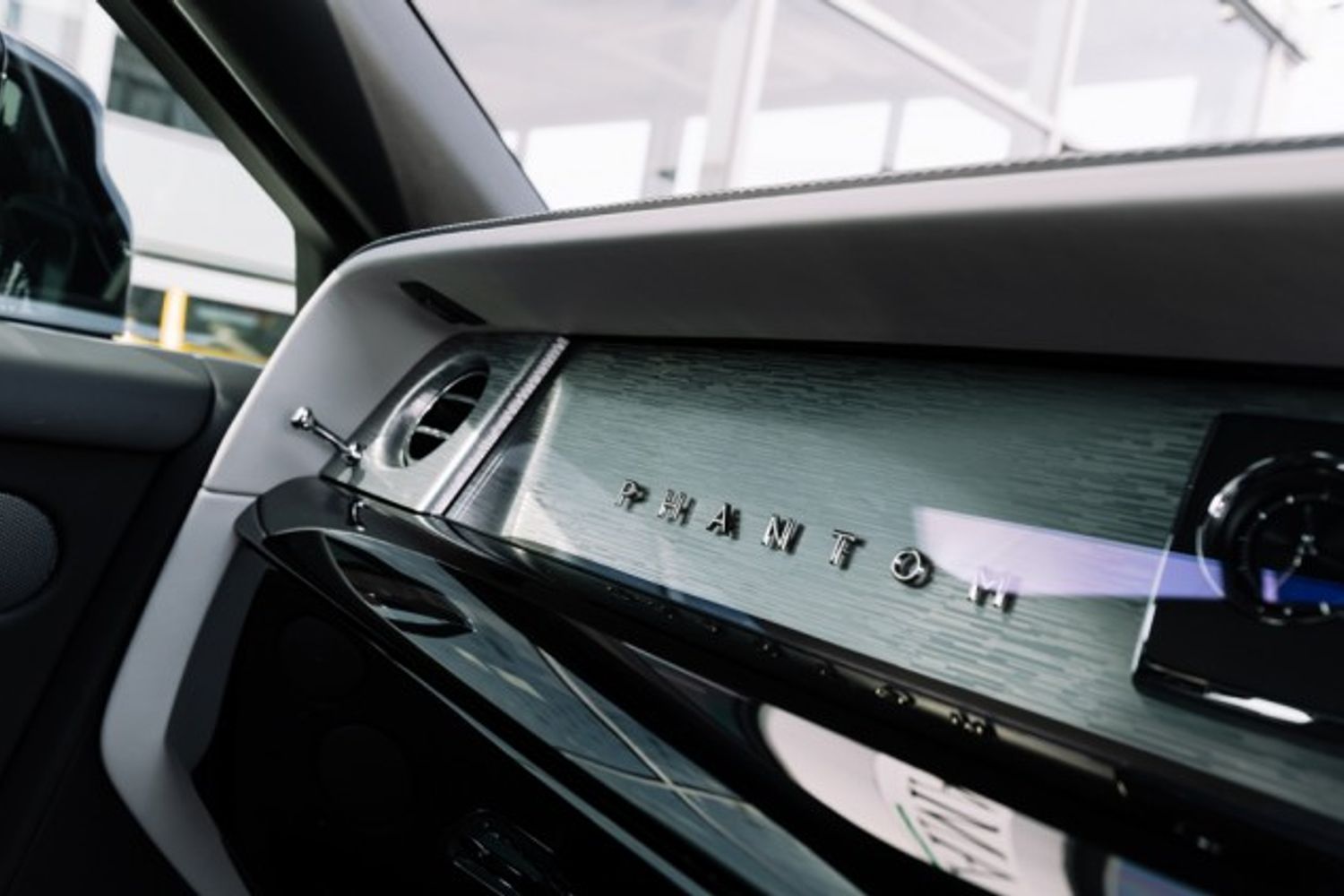ROLLS-ROYCE PHANTOM COUPE 6.7 V12 SWB 2DR AUTOMATIC
