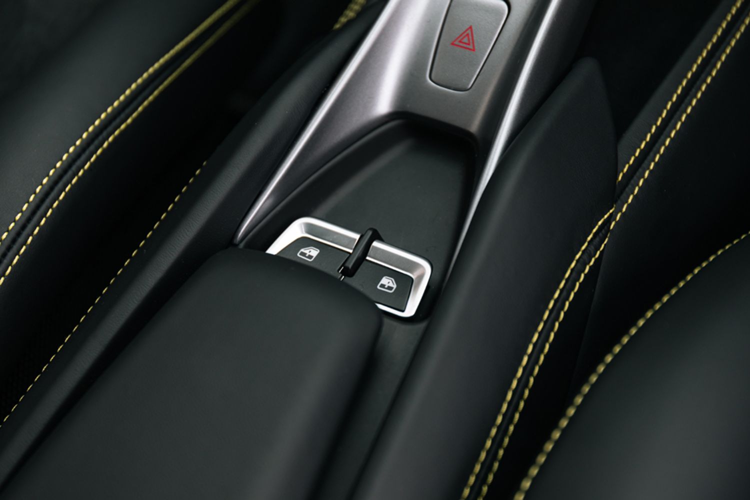 FERRARI F8 TRIBUTO COUPE 3.9 TRIBUTO 2DR SEMI AUTOMATIC
