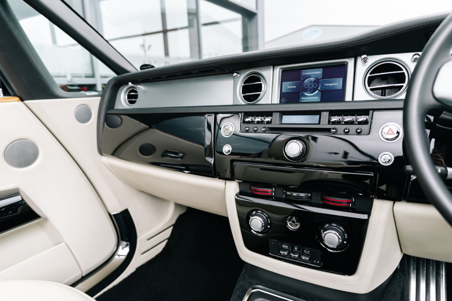 ROLLS-ROYCE PHANTOM CONVERTIBLE 6.7 PHANTOM DROPHEAD COUPE 2DR AUTOMATIC