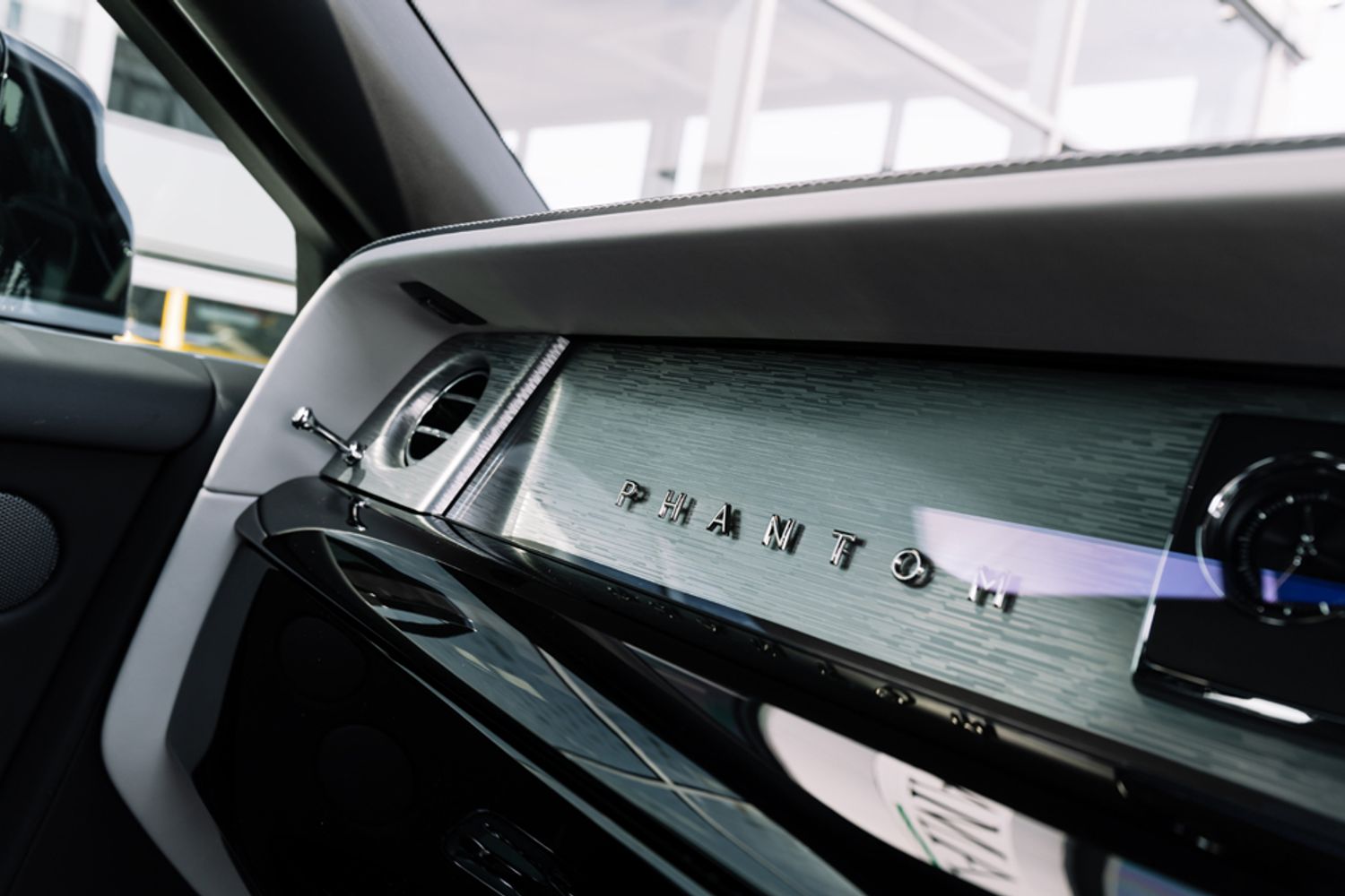 ROLLS-ROYCE PHANTOM COUPE 6.7 V12 SWB 2DR AUTOMATIC