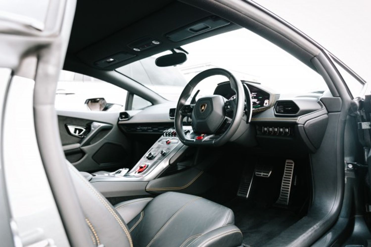 LAMBORGHINI HURACAN COUPE 5.2 LP 610-4 2DR SEMI AUTOMATIC