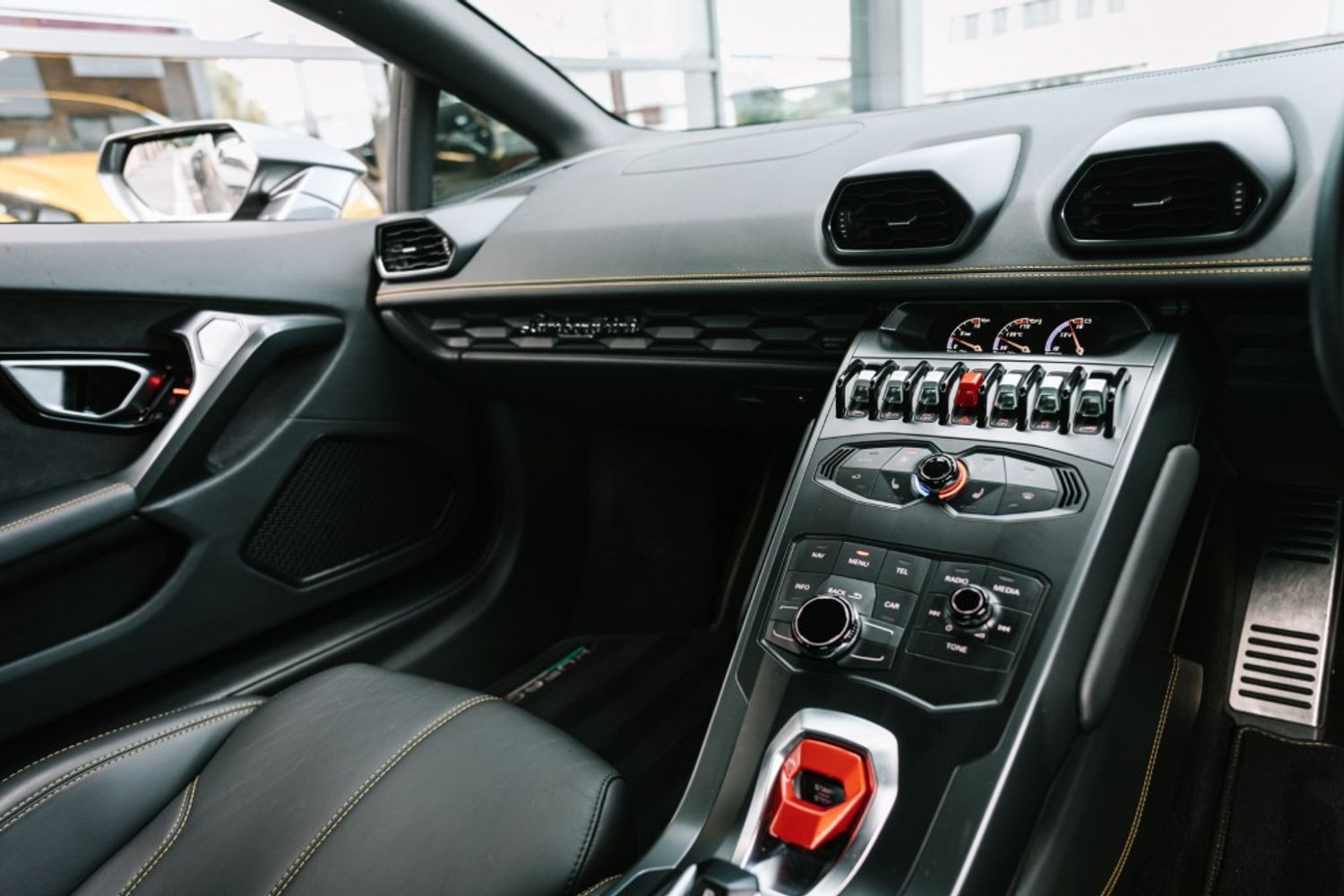 LAMBORGHINI HURACAN COUPE 5.2 LP 610-4 2DR SEMI AUTOMATIC