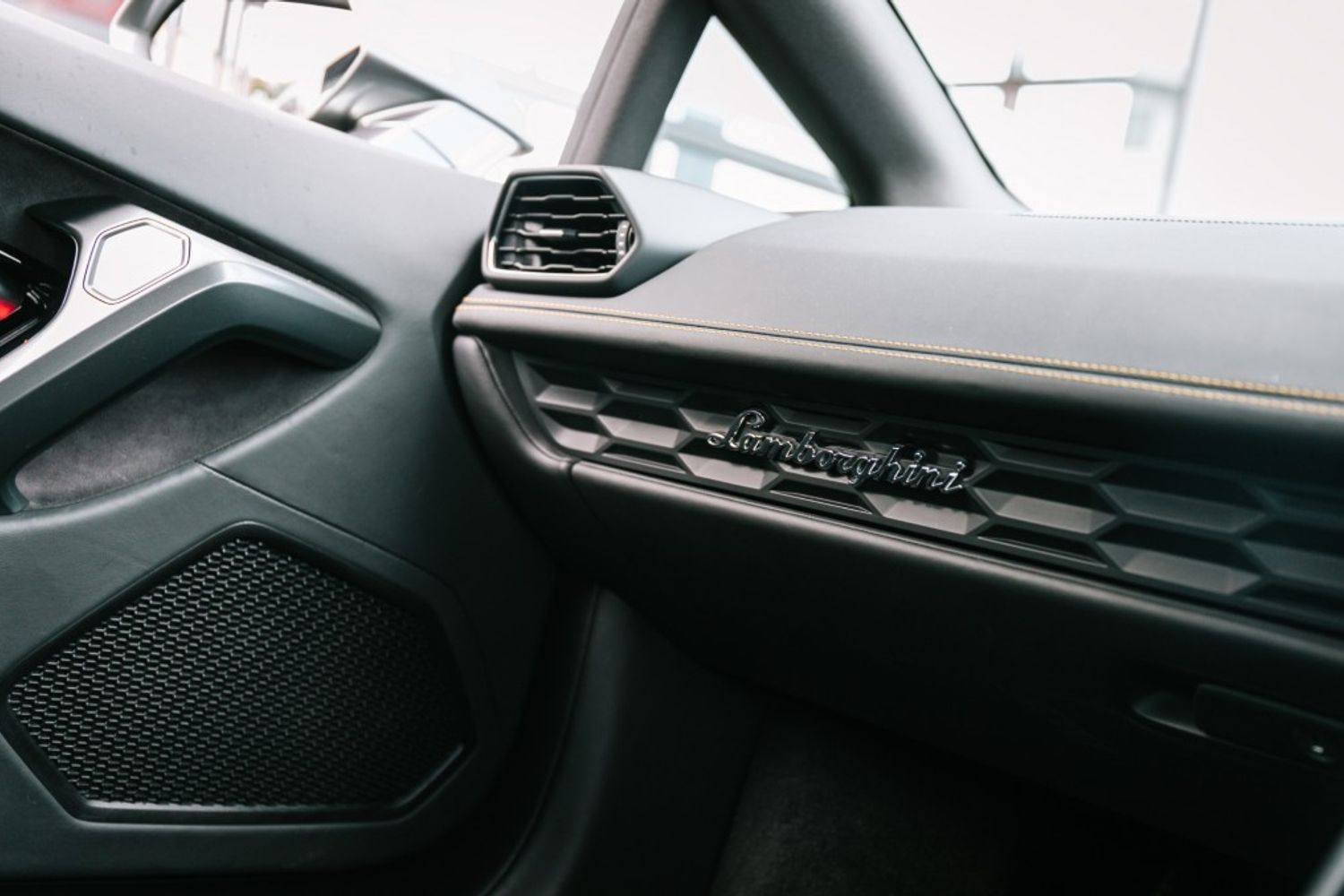 LAMBORGHINI HURACAN COUPE 5.2 LP 610-4 2DR SEMI AUTOMATIC
