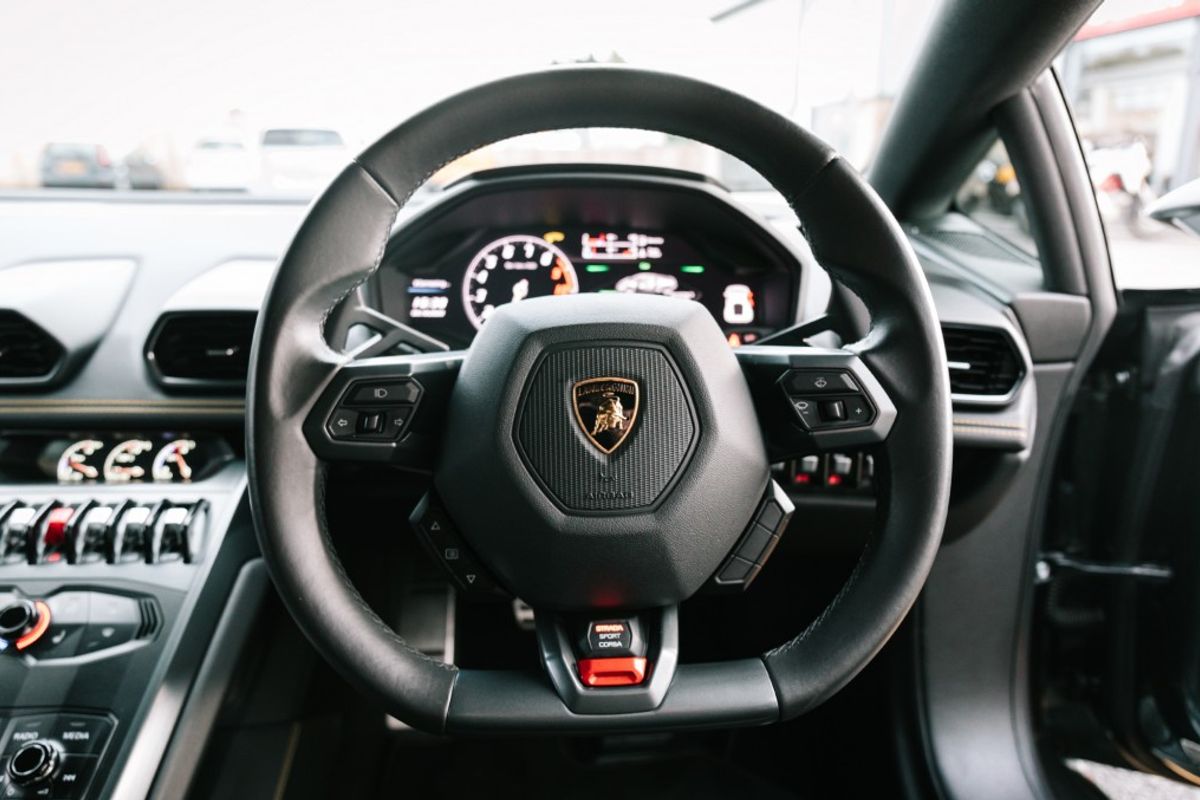 LAMBORGHINI HURACAN COUPE 5.2 LP 610-4 2DR SEMI AUTOMATIC