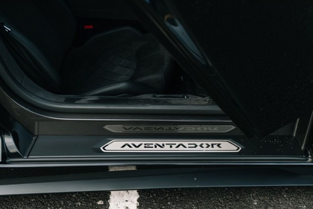 LAMBORGHINI AVENTADOR COUPE 6.5 LP 740-4 S 2DR SEMI AUTOMATIC