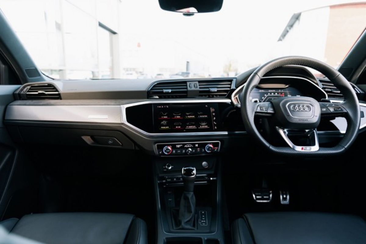 AUDI RS Q3 ESTATE 2.5 RS TFSI QUATTRO 5DR SEMI AUTOMATIC