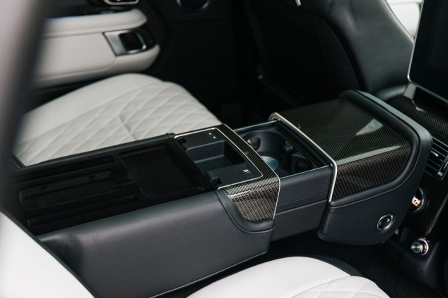 LAND ROVER RANGE ROVER ESTATE 5.0 V8 SVAUTOBIOGRAPHY DYNAMIC 5DR AUTOMATIC