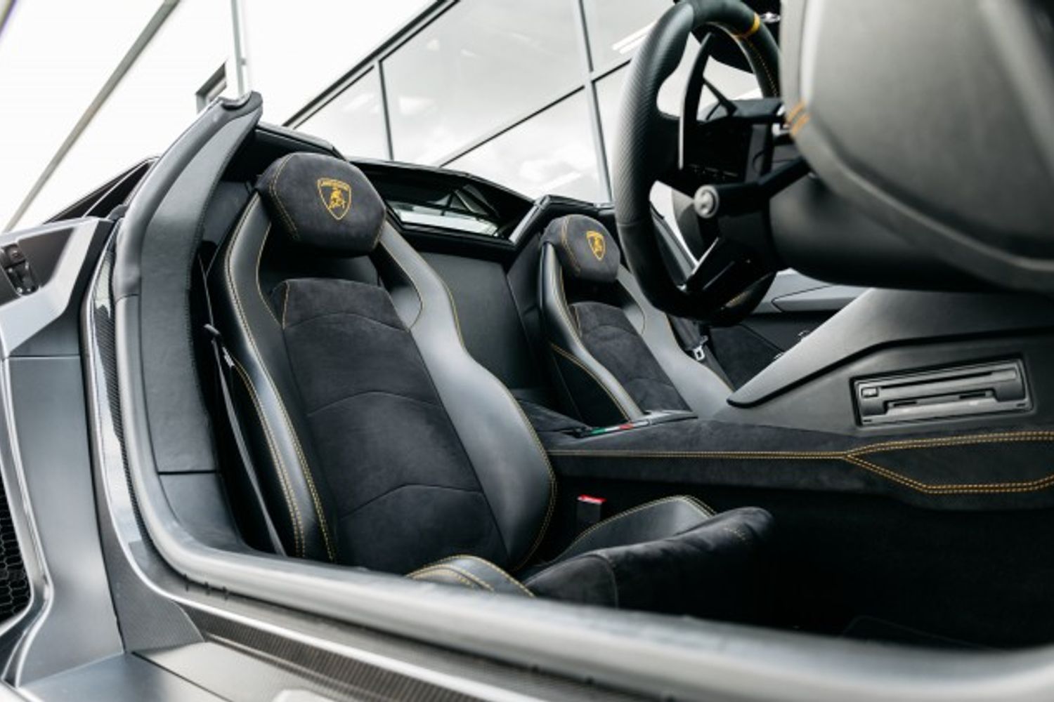 LAMBORGHINI AVENTADOR CONVERTIBLE 6.5 LP 740-4 S ROADSTER 2DR SEMI AUTOMATIC