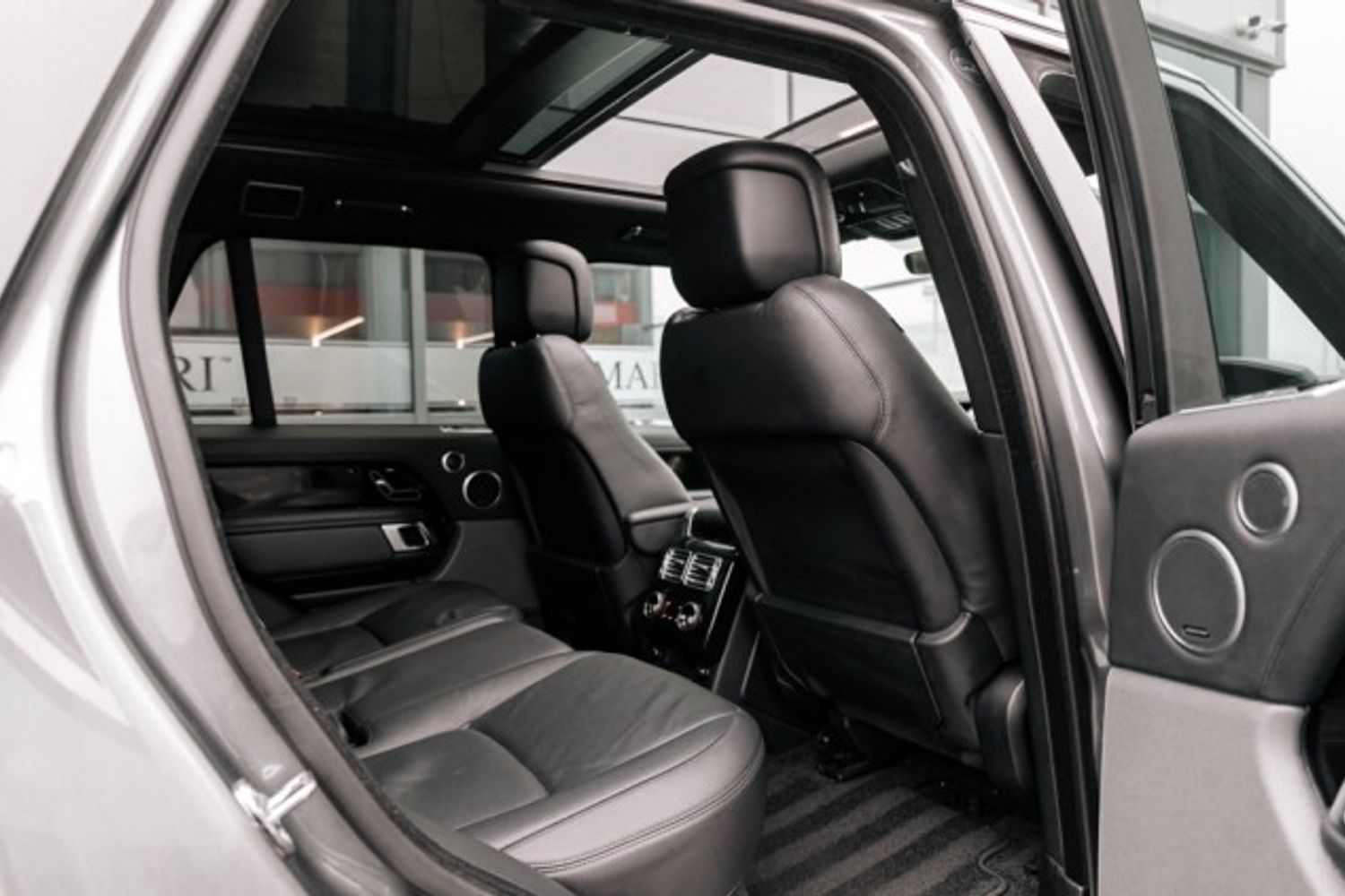 LAND ROVER RANGE ROVER DIESEL ESTATE 3.0 SDV6 VOGUE 5DR AUTOMATIC