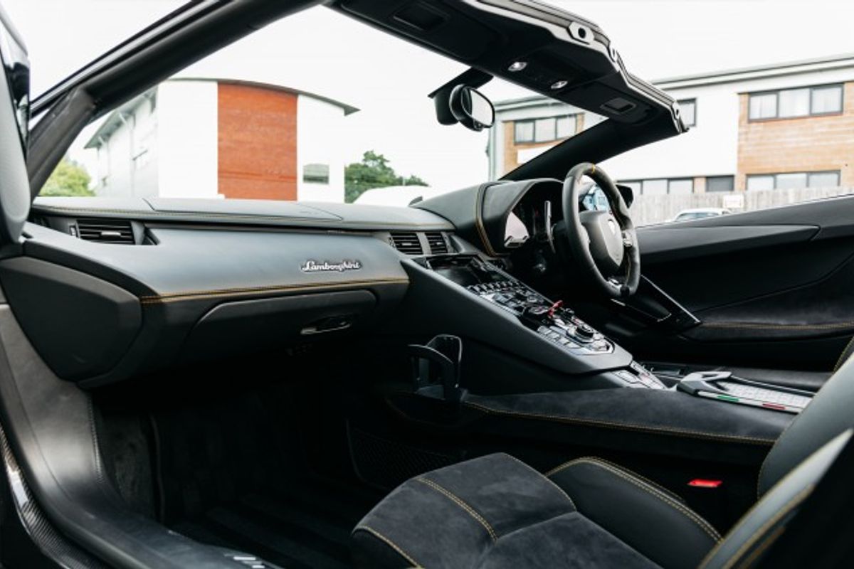 LAMBORGHINI AVENTADOR CONVERTIBLE 6.5 LP 740-4 S ROADSTER 2DR SEMI AUTOMATIC