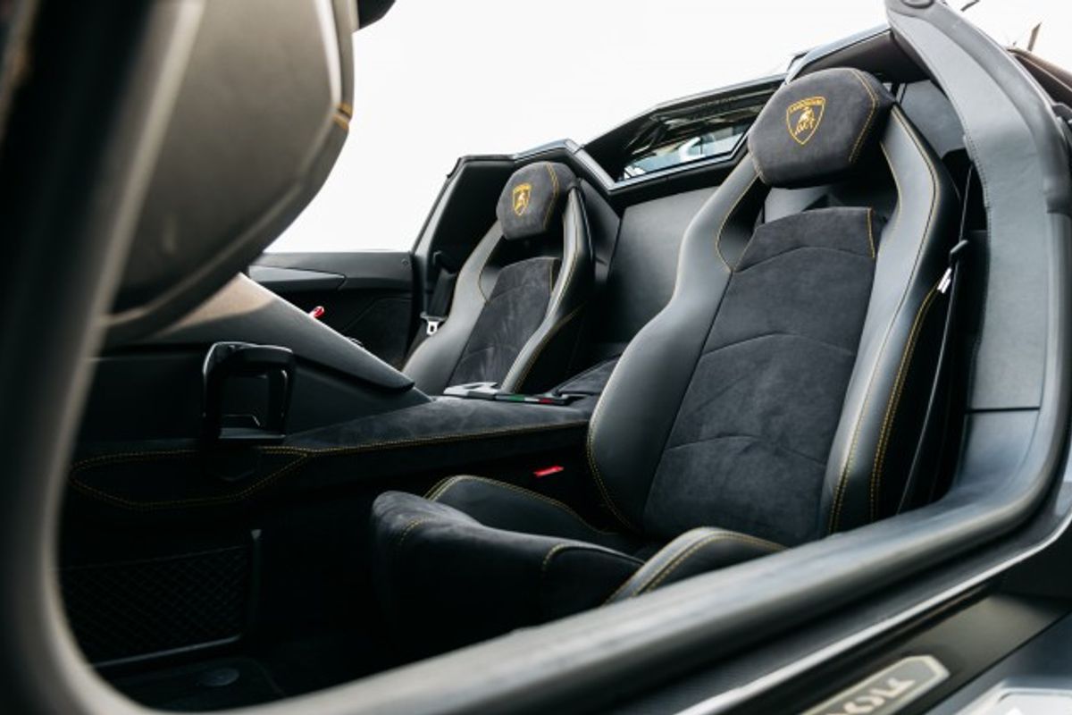 LAMBORGHINI AVENTADOR CONVERTIBLE 6.5 LP 740-4 S ROADSTER 2DR SEMI AUTOMATIC